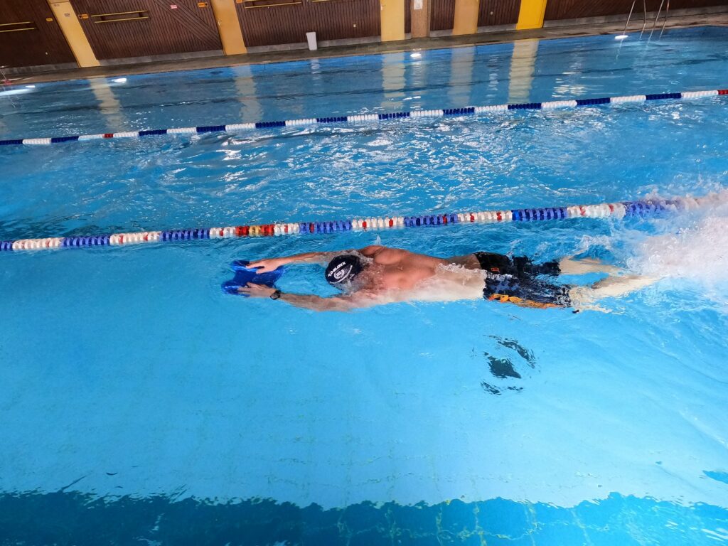 Wie lange dauert es, 5 Sekunden schneller im Schwimmen zu werden?